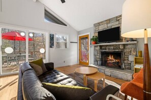 TV, fireplace, stereo