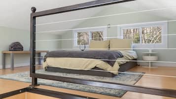 3 bedrooms, desk, iron/ironing board, WiFi