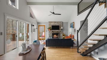 TV, fireplace, stereo