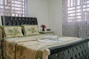 2 bedrooms, iron/ironing board, WiFi, bed sheets