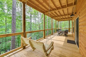 Outdoor dining - Lakefront in Cliffview. 4BR, 3BTH- No Smoking/Pets. Fishing Dock, Game Rm..More (Campton)