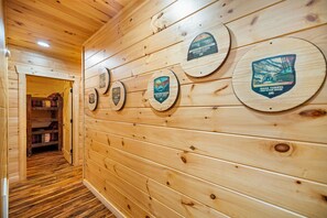 Interior - Cliffview Resort Lakefront 4BR, 3BTH- No Smoking/Pets. Fishing Dock, Game Rm. (Campton)