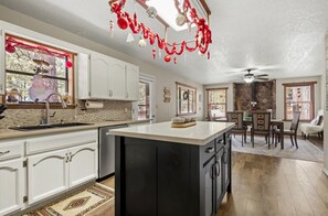 Micro-ondes, four, plaque de cuisson, lave-vaisselle