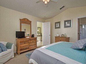 4 bedrooms, iron/ironing board, WiFi, bed sheets