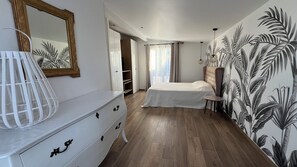 3 slaapkamers, een strijkplank/strijkijzer, gratis wifi