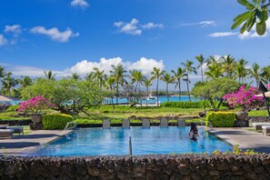 حمّام سباحة مُدفَّأ