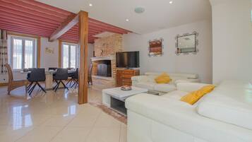 Televisio, pöytÀtennispöytÀ