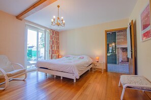 4 quartos, berço de viagem, Wi-Fi de cortesia