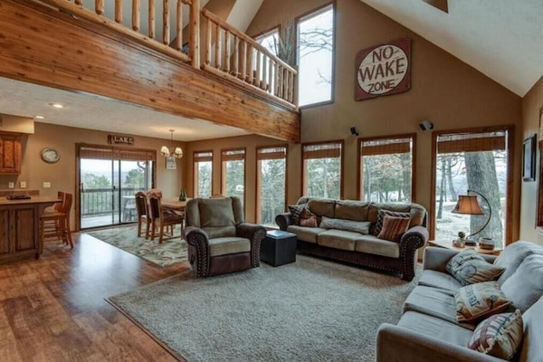 TV connectée, cheminée, baby-foot, table de tennis de table