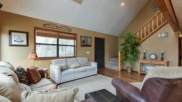 Ălytelevisio, takka, pöytĂ€jalkapallopöytĂ€, pöytĂ€tennispöytĂ€