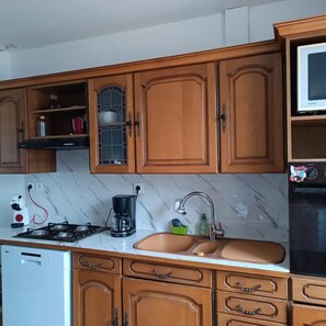 Mikrowelle, Geschirrspüler, Hochstuhl