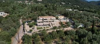 Elpida Luxury Apartments & Suites