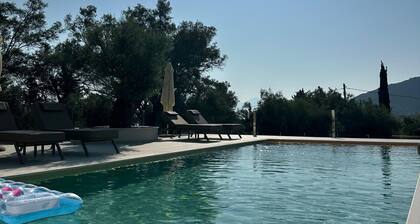 Elpida Luxury Apartments & Suites