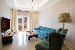 Suite, Smoking | 6 bedrooms