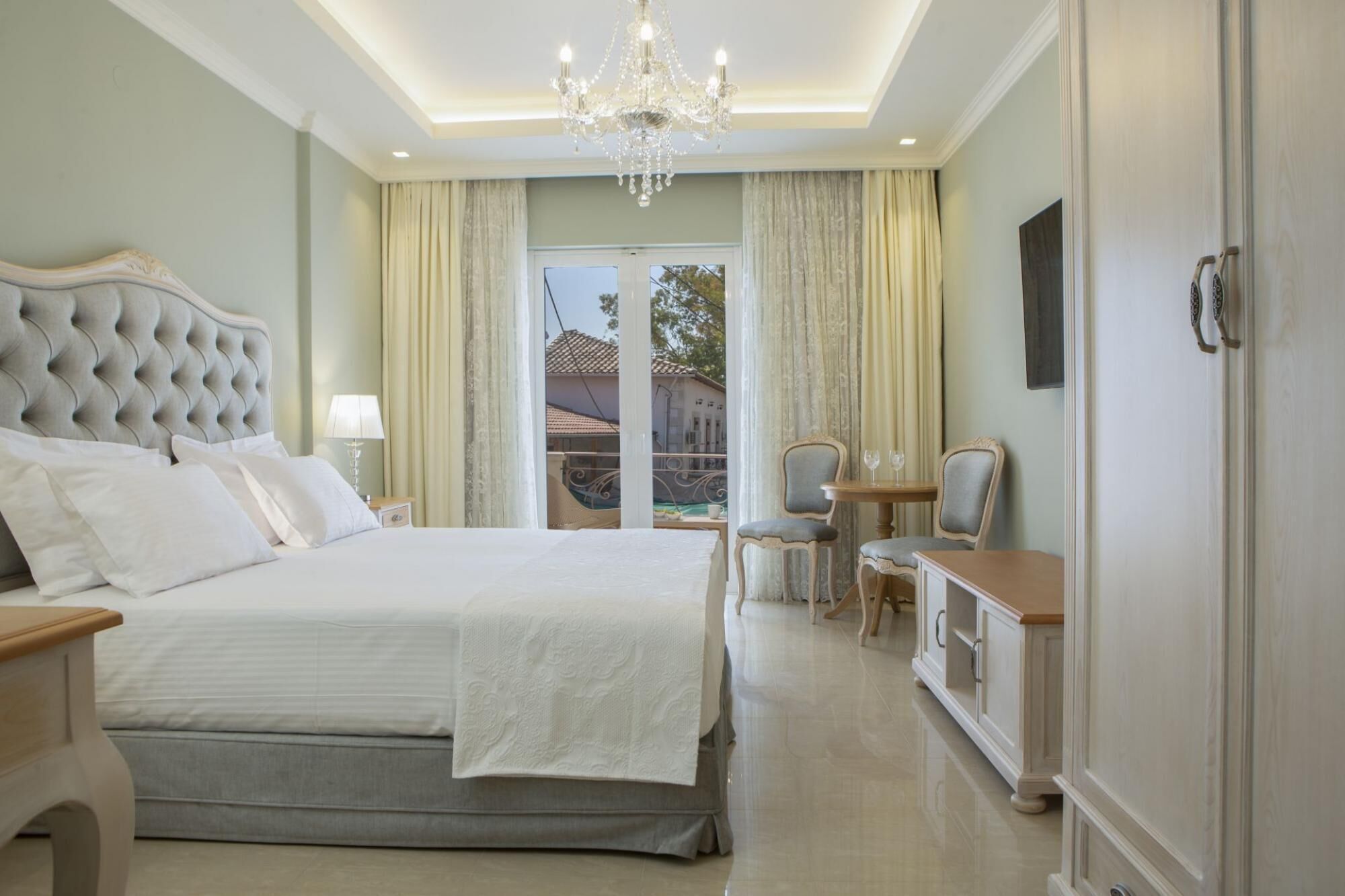 Suite, Smoking | 6 bedrooms