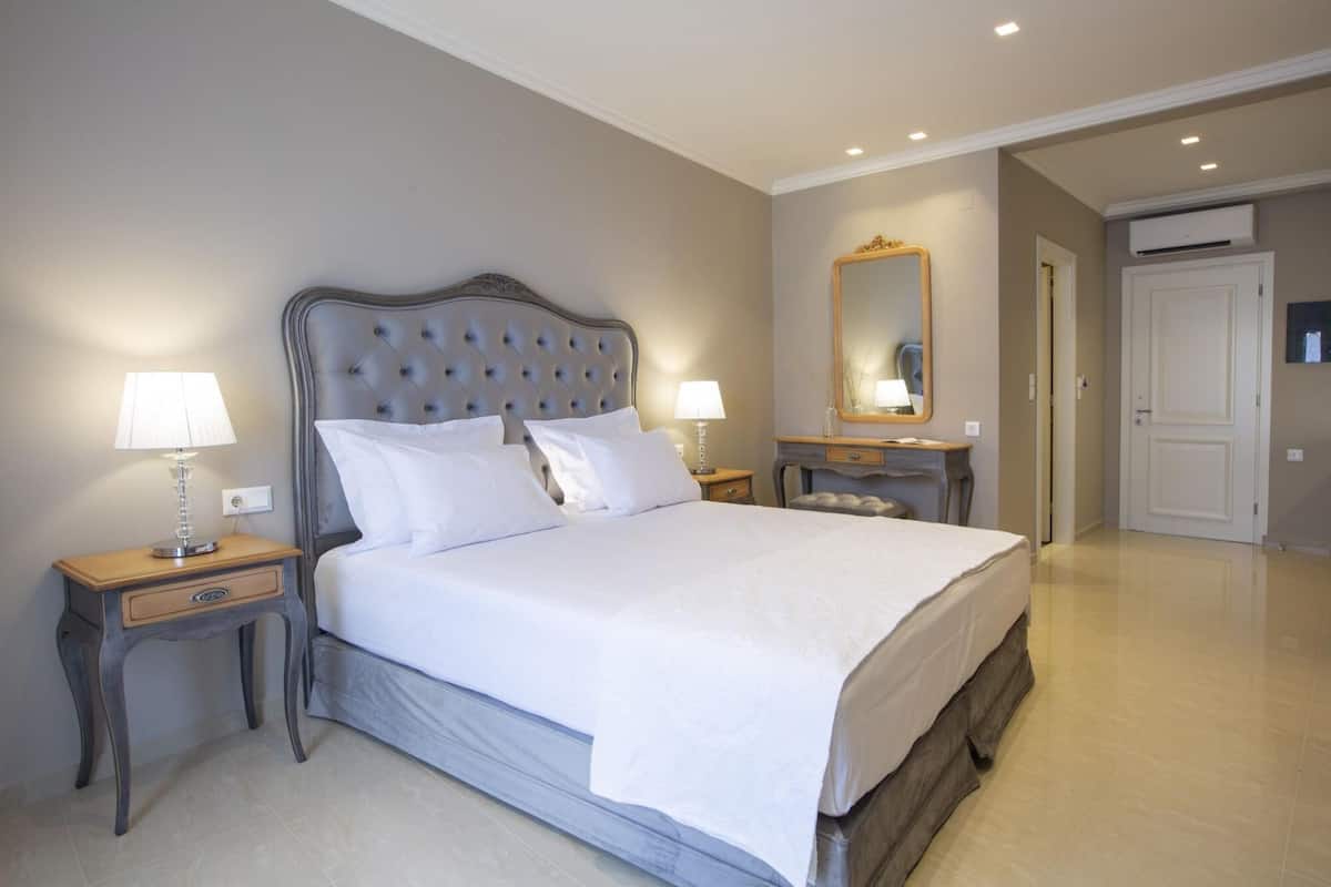 Suite, Smoking | 6 bedrooms