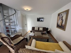 Televisión y chimenea 