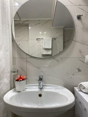 Apartment | Bathroom