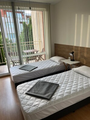 1 bedroom, iron/ironing board, WiFi, bed sheets - Modern, Self Contained Studio (sunny beach)