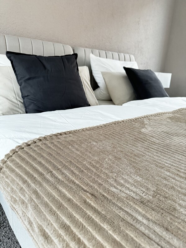 2 bedrooms, desk, travel crib, free WiFi