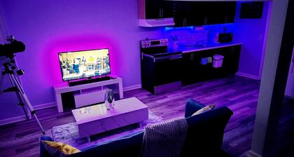Cozy Getaway with Modern Look & Free Private Parking.