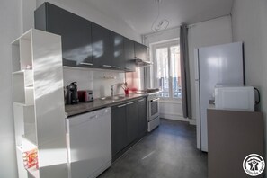 Fridge, microwave, oven, dishwasher