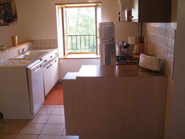 Kühlschrank, Mikrowelle, Ofen, Geschirrspüler