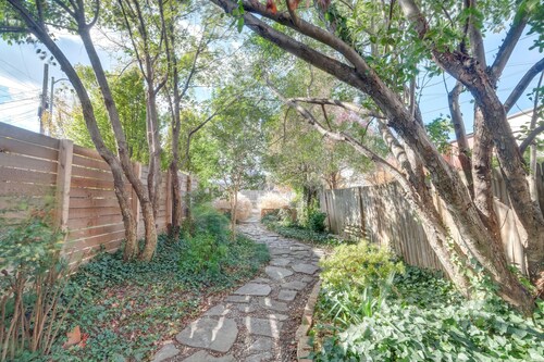 2 Mi to National Mall: Modern DC Home