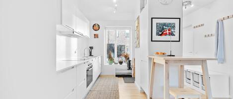 Fridge, stovetop, dishwasher, coffee/tea maker