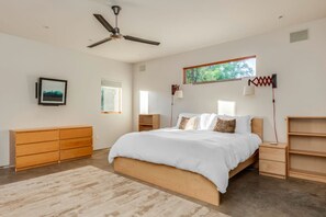 3 habitaciones, escritorio, tabla de planchar con plancha y wifi gratis