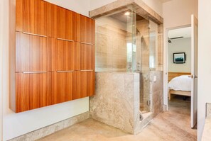 3 bedrooms, desk, iron/ironing board, free WiFi - Taos Seasons - "Luxury Taos Retreat – Experience the Seasonal Bliss" (Taos)