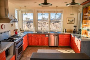 Fridge, microwave, oven, stovetop - "Desert Haven: Luxe Stay, Hot Tub, Majestic Views" (Arroyo Seco)
