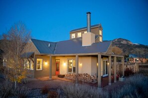 Exterior - "Desert Haven: Luxe Stay, Hot Tub, Majestic Views" (Arroyo Seco)