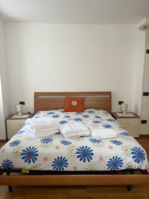 2 bedrooms, in-room safe, travel cot, free WiFi - Vacation home in the heart of Trentino-Alto Adige (Roveré della Luna)