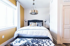 Desk, WiFi, bed sheets