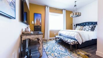 Desk, WiFi, bed sheets