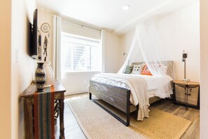 Desk, WiFi, bed sheets