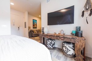 Desk, WiFi, bed sheets