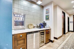 Interior - Comfort Studios, 1 Queen(Mumbai) (Dallas)