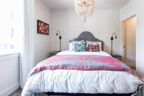 Escritorio, wifi, ropa de cama
