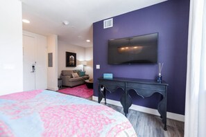 1 bedroom, desk, WiFi, bed sheets