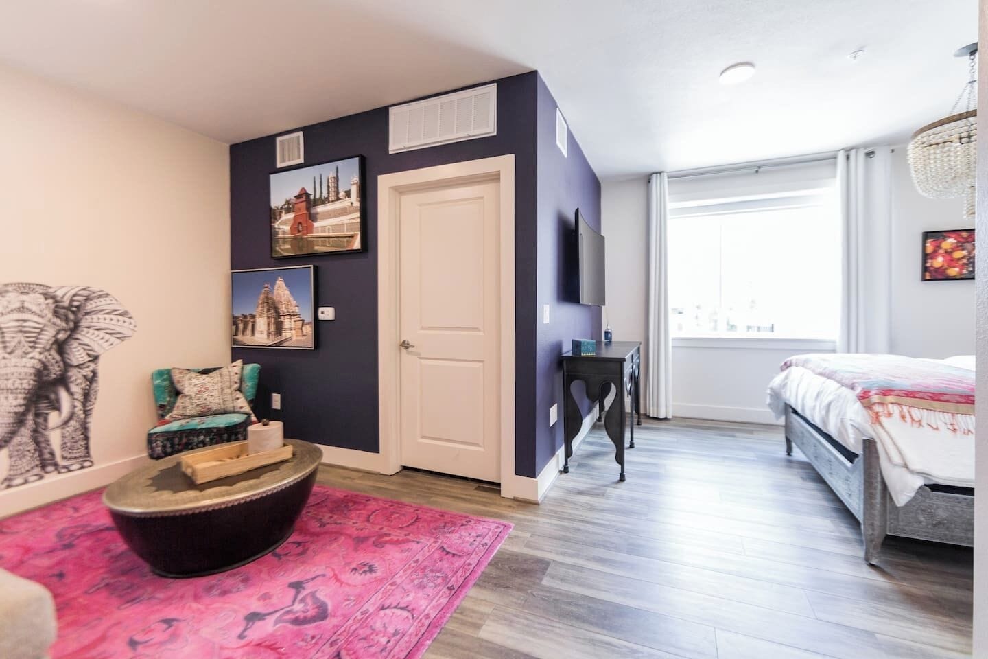 Desk, WiFi, bed sheets