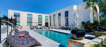 GrandStudio1Queen Bed Singapore