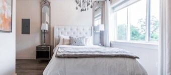 Deluxe Suite,1 Queen Bed (Paris)