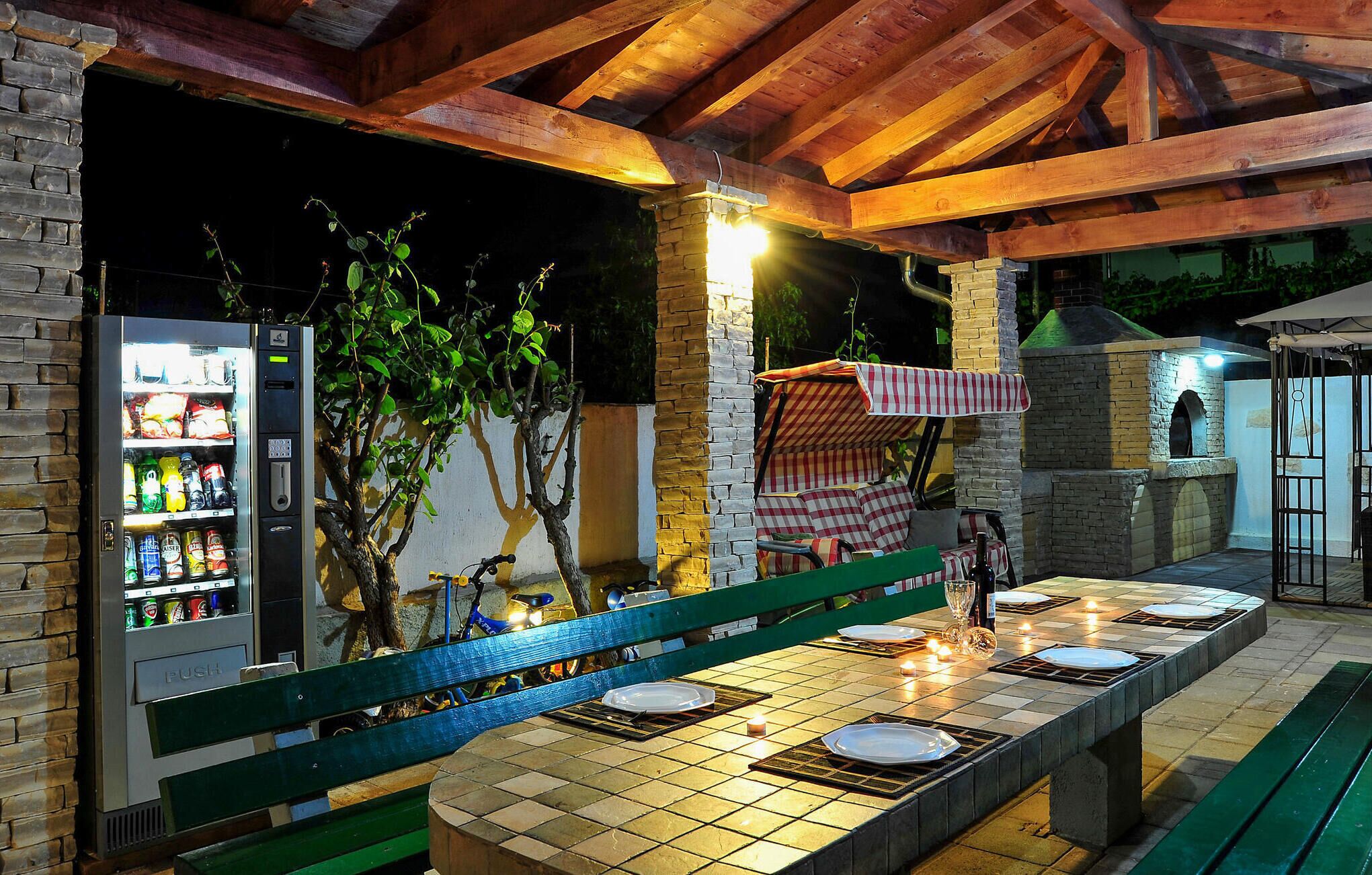 屋外ダイニングエリア