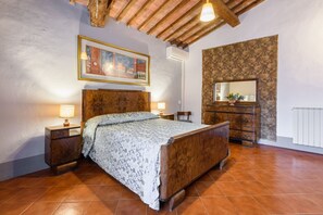 7 slaapkamers, een strijkplank/strijkijzer, wifi, beddengoed