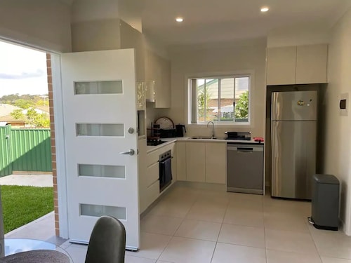 Cosy Sunlit Home Away from Home

