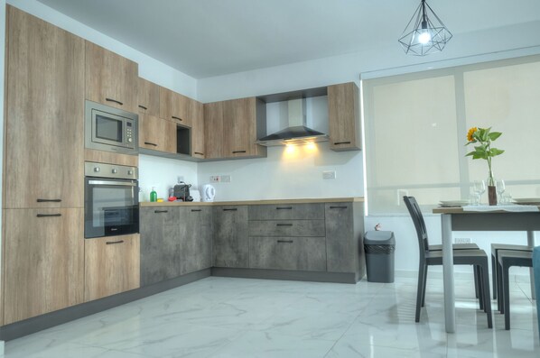 Fridge, microwave, oven, dishwasher