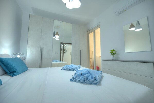 Iron/ironing board, free WiFi, bed sheets - Modern & comfy 1 bedroom near seafront PCAL1-2 (Sliema)