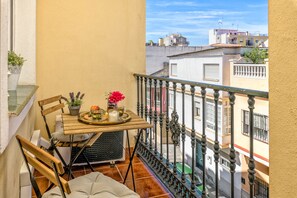 Outdoor dining - WintoWinRentals - La Estancia FREE PARKING. (Málaga)